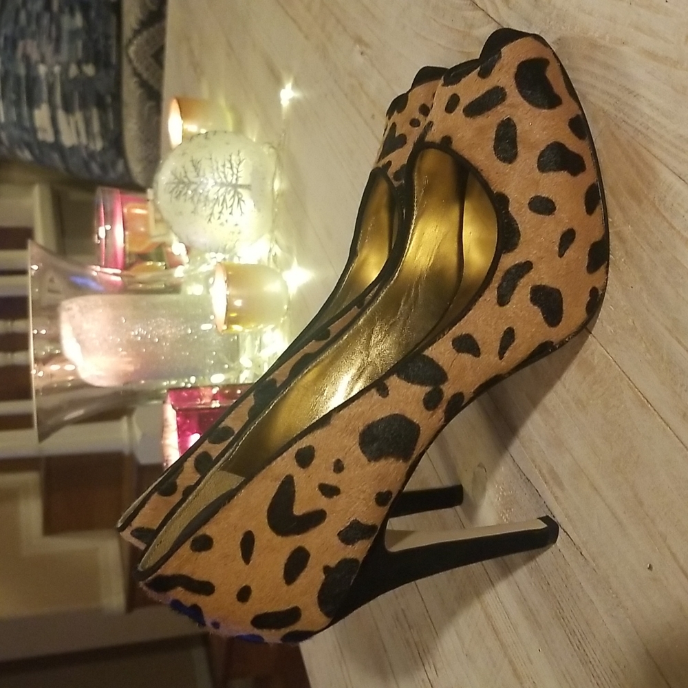 Guess Mallory Ann leppard ponyhair heels sz 8